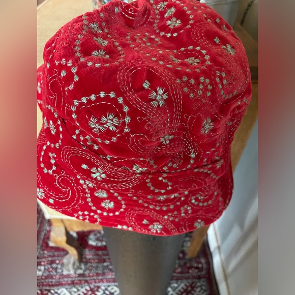 Authentic Supreme NWOT paisley boonie bucket hat red silver - Picture 3 of 8